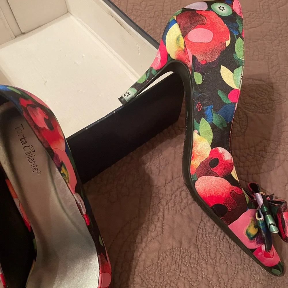 Multi Color Heels 👠 - Picture 5 of 8